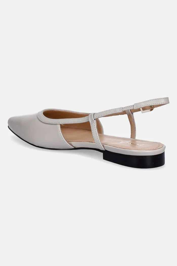 Furla Bailarina de Cuero Punta