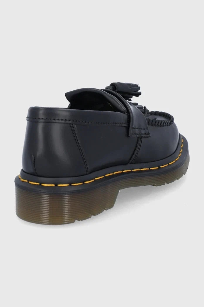Mocasín de cuero con pespuntes amarillos Adrian de Dr. Martens