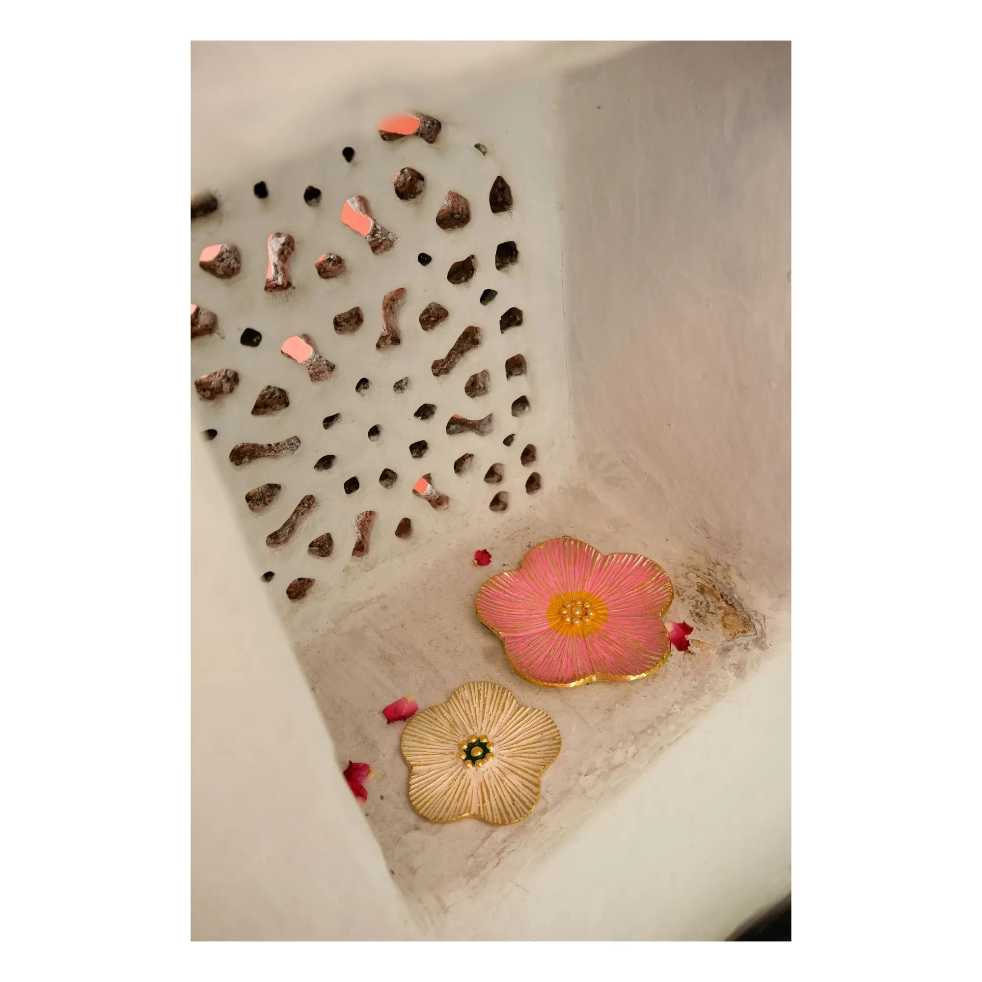 Doing Goods - Plato con diseño floral Faye | Rosa