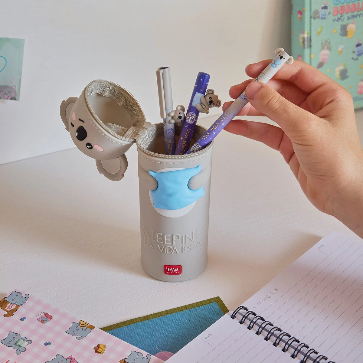 Legami - Koala "Sleeping la Vida Loca" Estuche de Silicona 2-en-1 - Kawaii