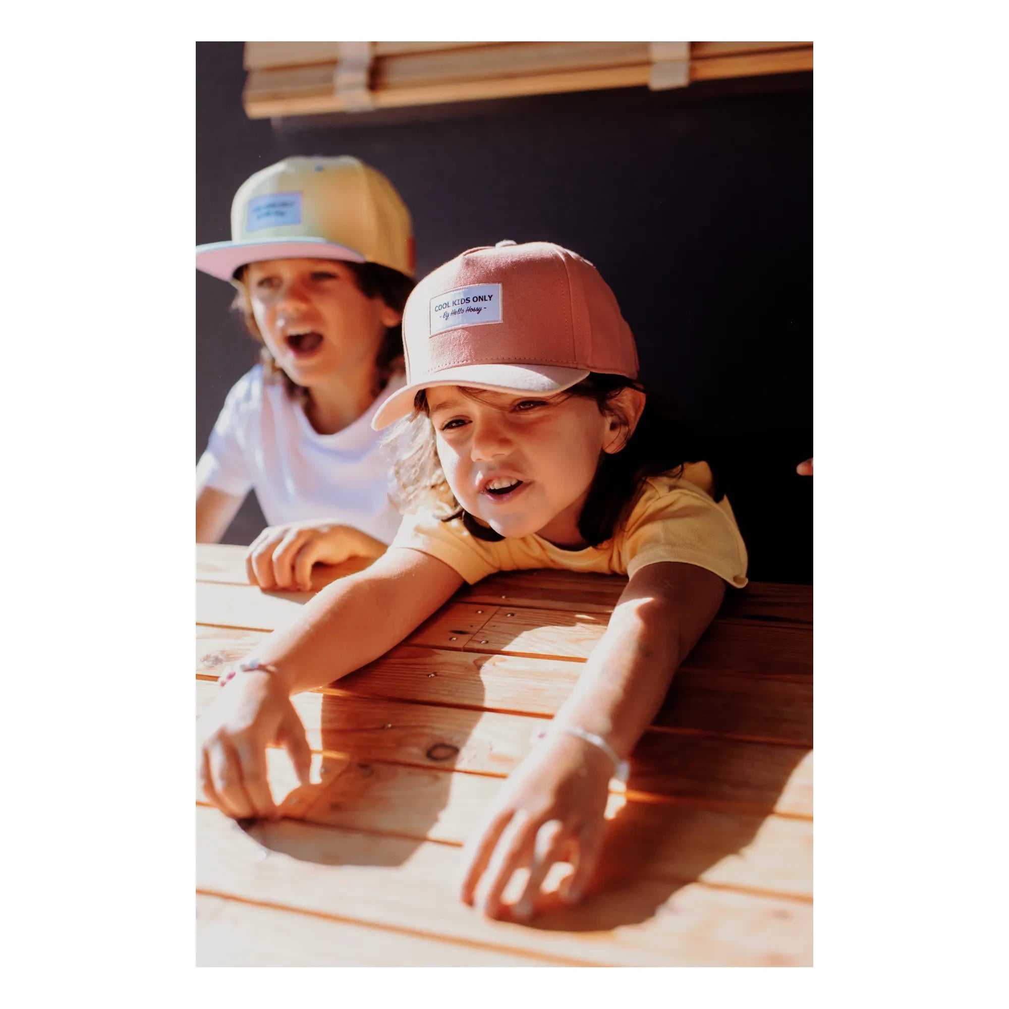 Hello Hossy - Gorra con Visera Plana o Curva | Rosa pálido