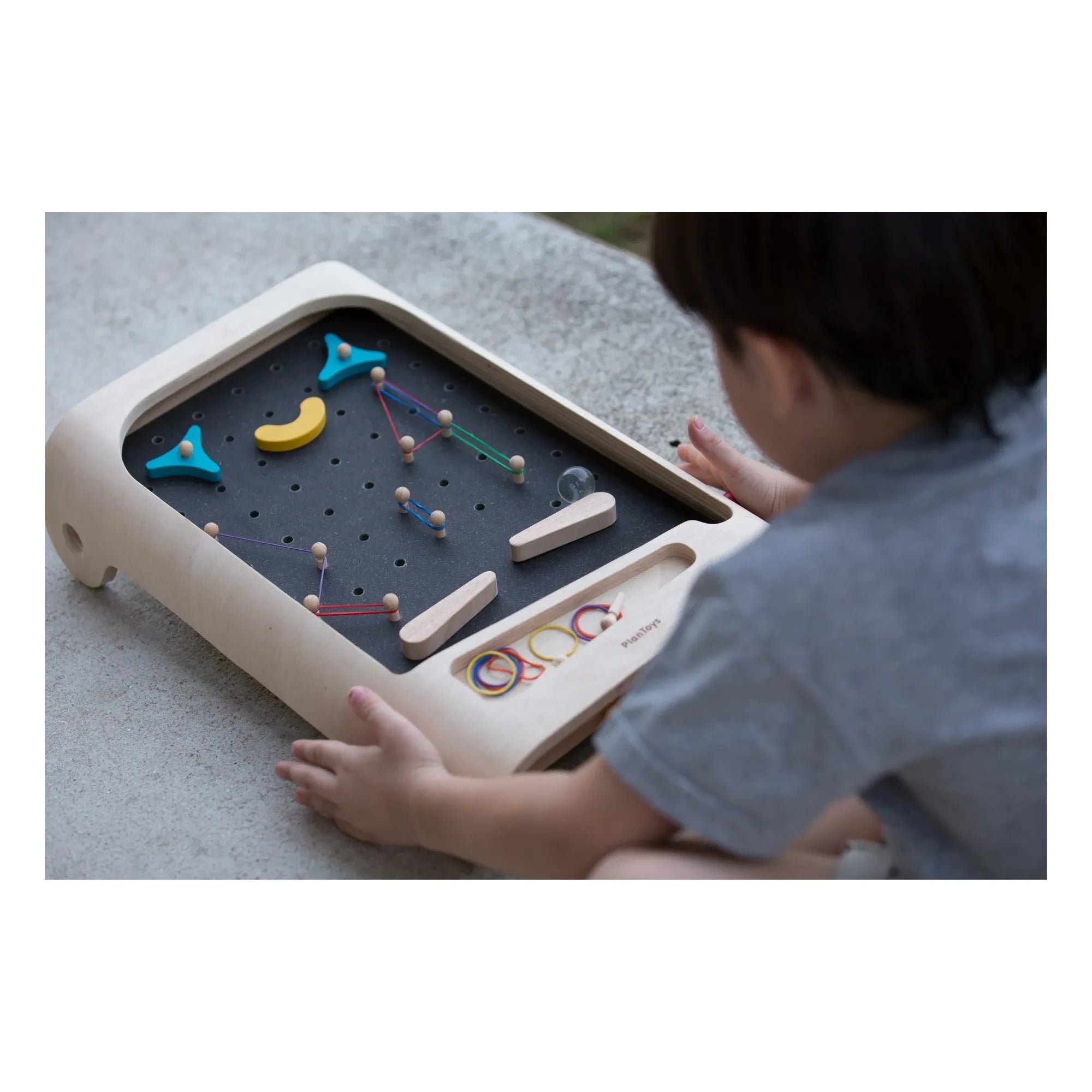 Plan Toys - Futbolín de madera