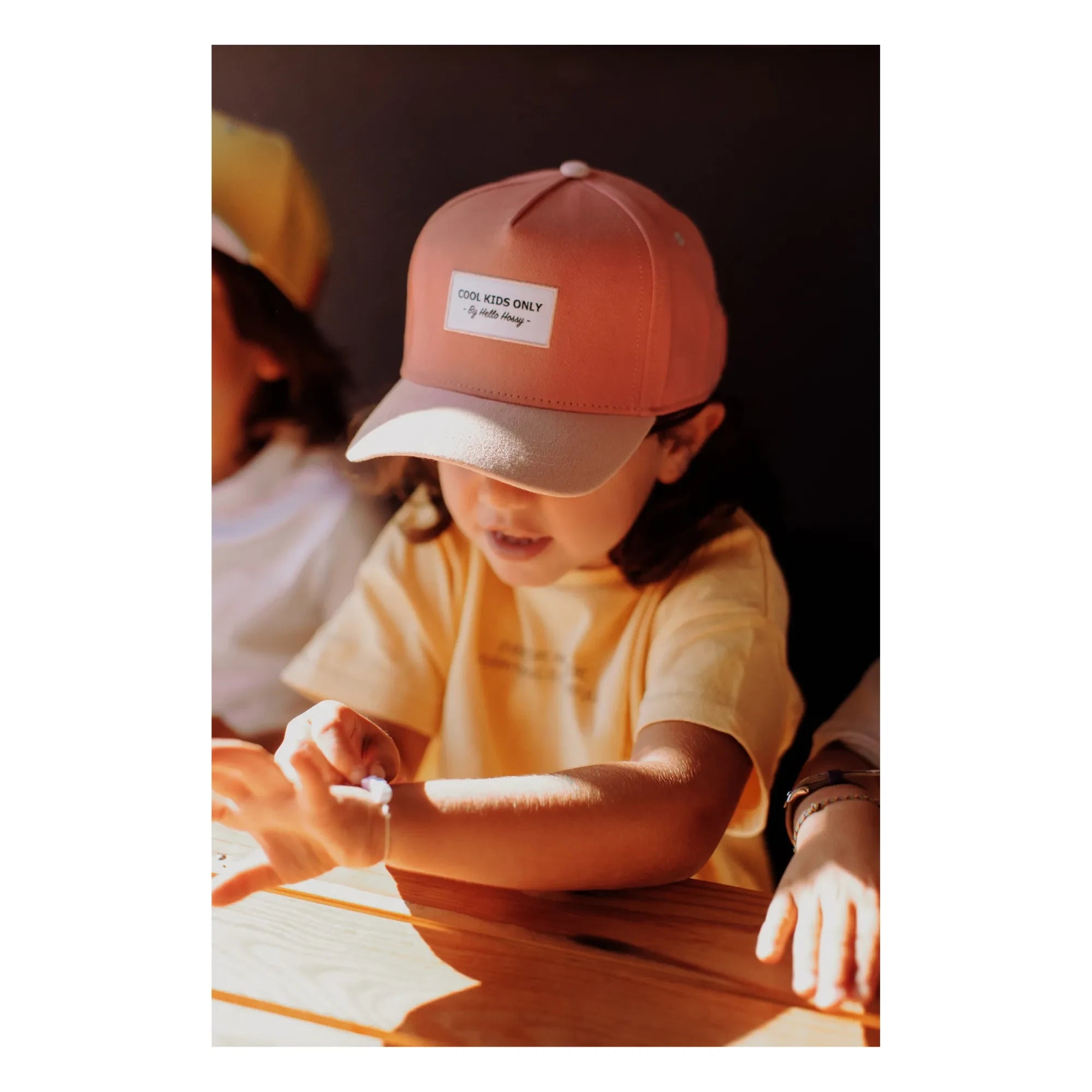 Hello Hossy - Gorra con Visera Plana o Curva | Rosa pálido