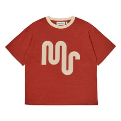 Main Story - Camiseta de algodón orgánico con logo largo | Rojo ladrillo