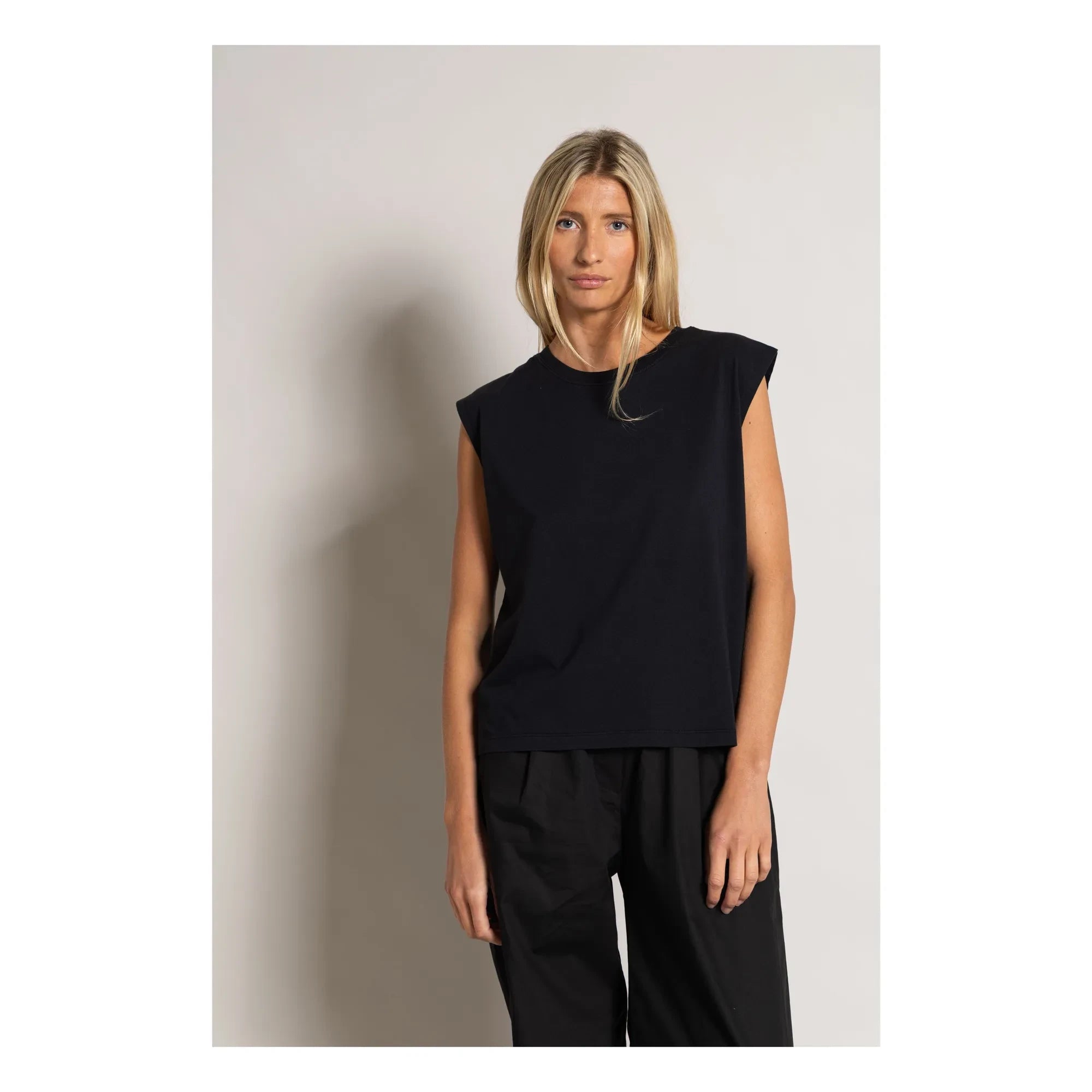 Smallable Woman - Camiseta sin mangas de algodón orgánico Freja | Negro