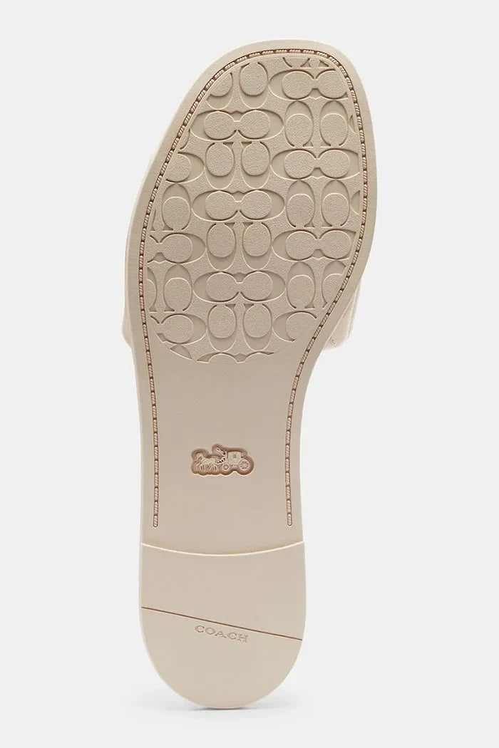 Sandalia Coach Holly Quilted Leather de piel plana para mujer