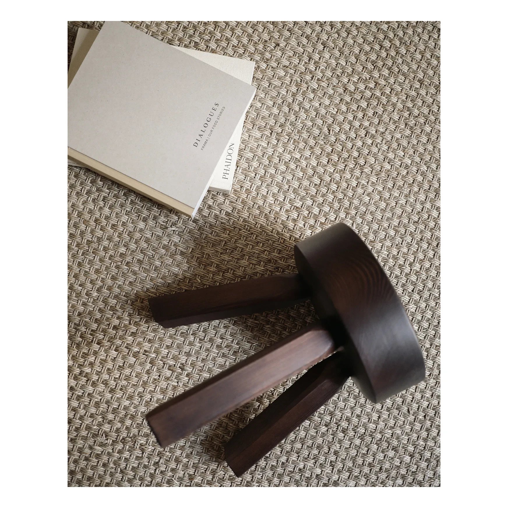 Frama - Tabure AML Pino | Madera Oscura
