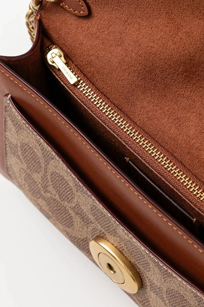 Bolso Coach Tabby Chain Clutch de Lona de Firma