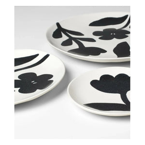Broste Copenhagen - Plato cerámico de gres Flora | Negro