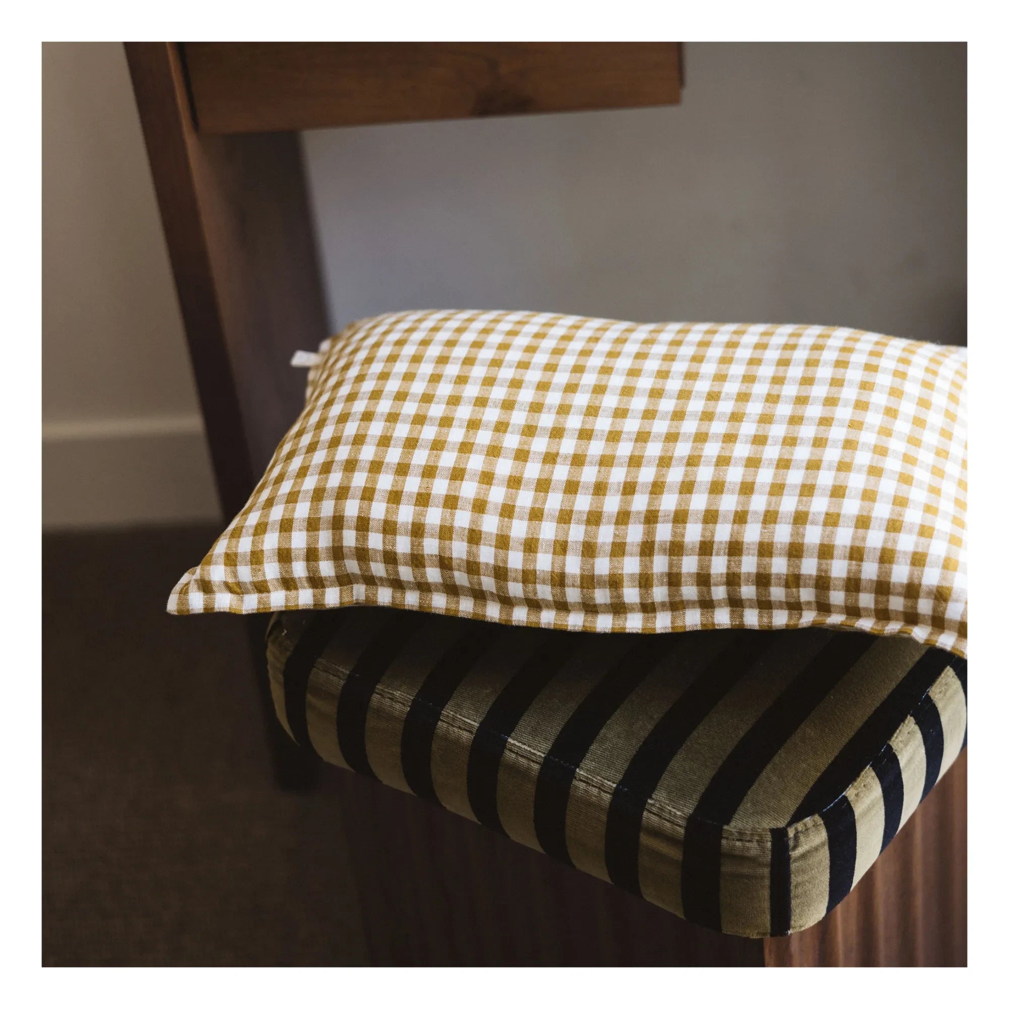 Gabrielle Paris - Funda de almohada de lino lavado Gingham | Color amarillo curry