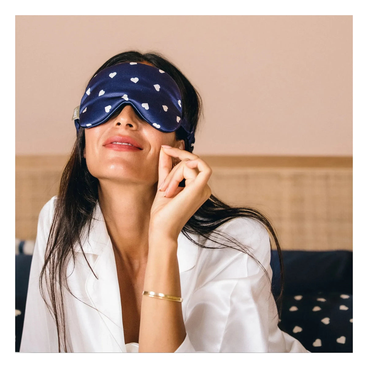 Emily's Pillow - Antifaz de seda de morera estampado con corazón | Azul noche