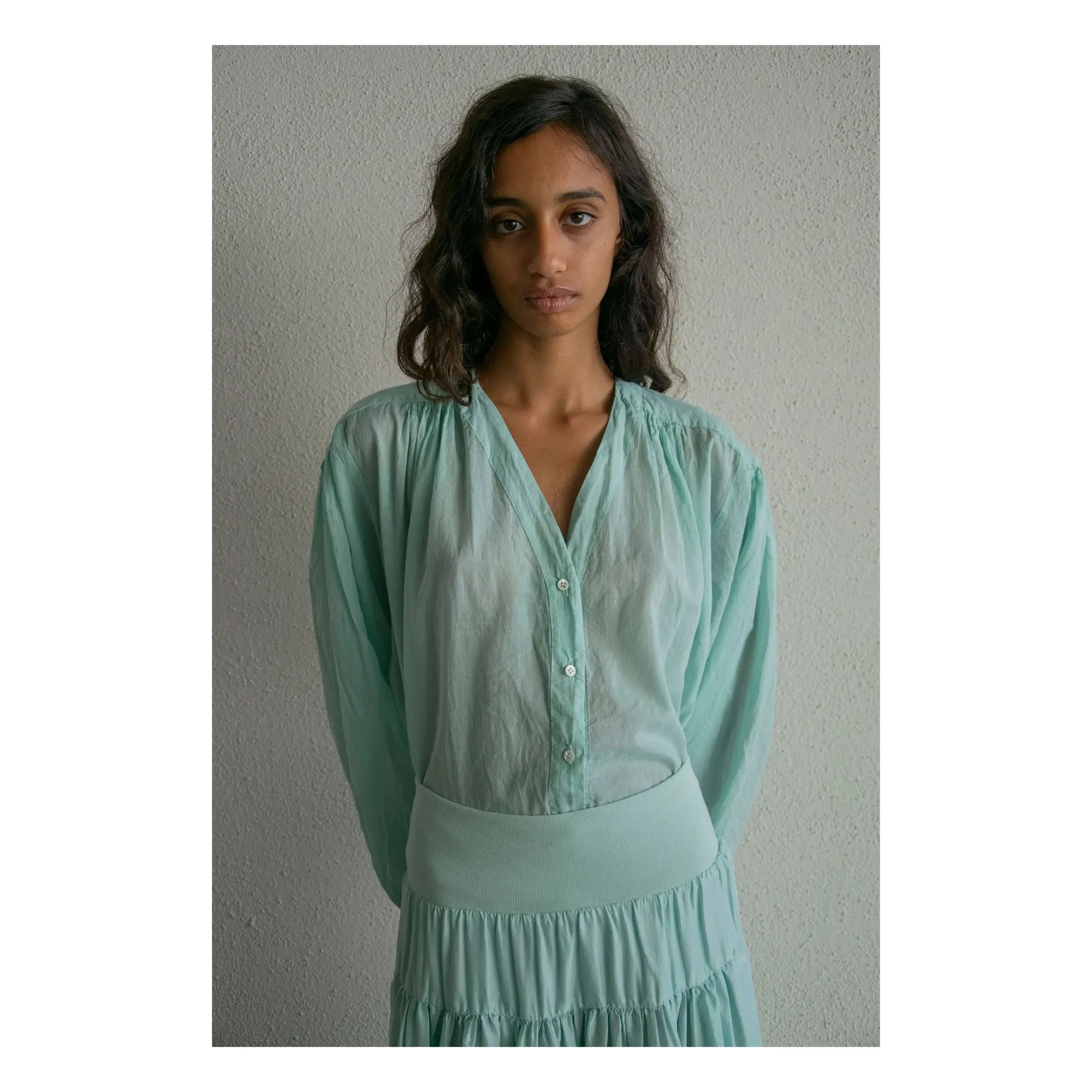 THEAVANT - Blusa de algodón vintage con cuello de pico | Verde agua