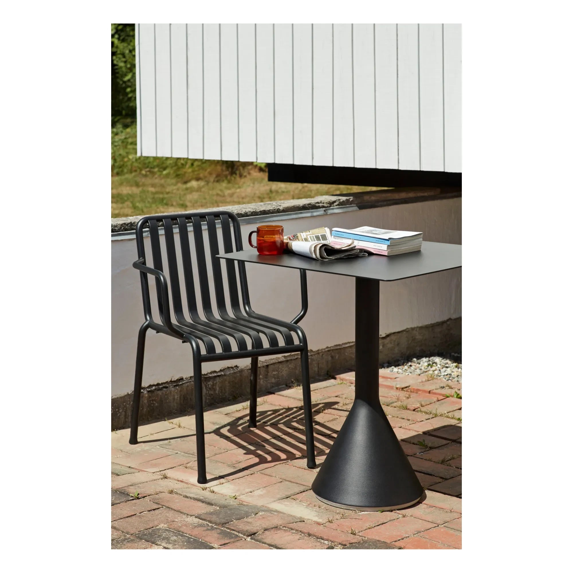 Hay - Mesa Palissade Cone diseñada por Ronan y Erwan Bouroullec - 65 x 65 cm | Gris carbón