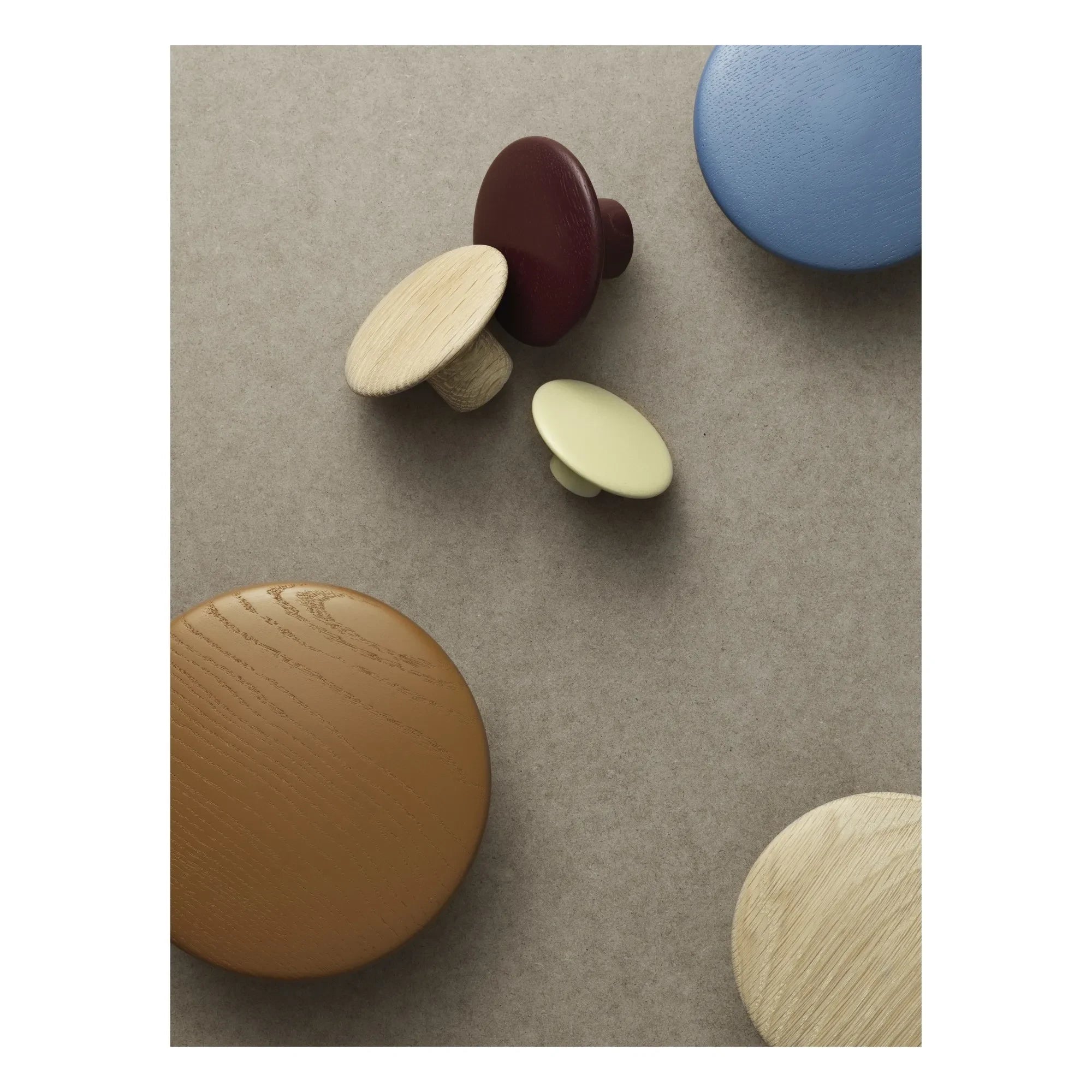 Muuto - Perchero The Dots de fresno | Azul