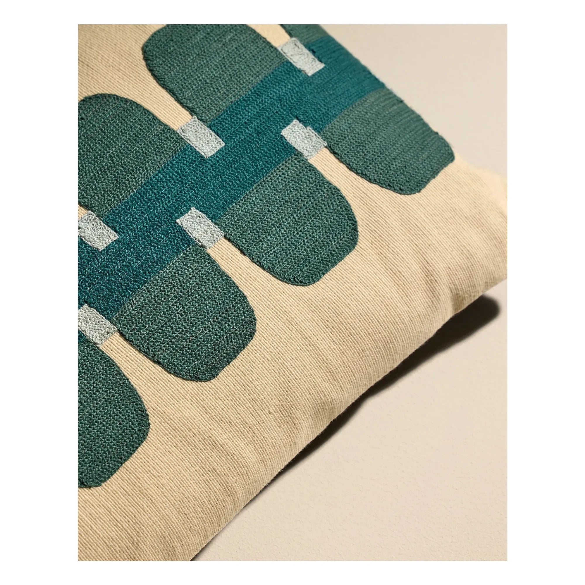 Maison Sarah Lavoine - Cojín bordado Cadence | Azul Sarah