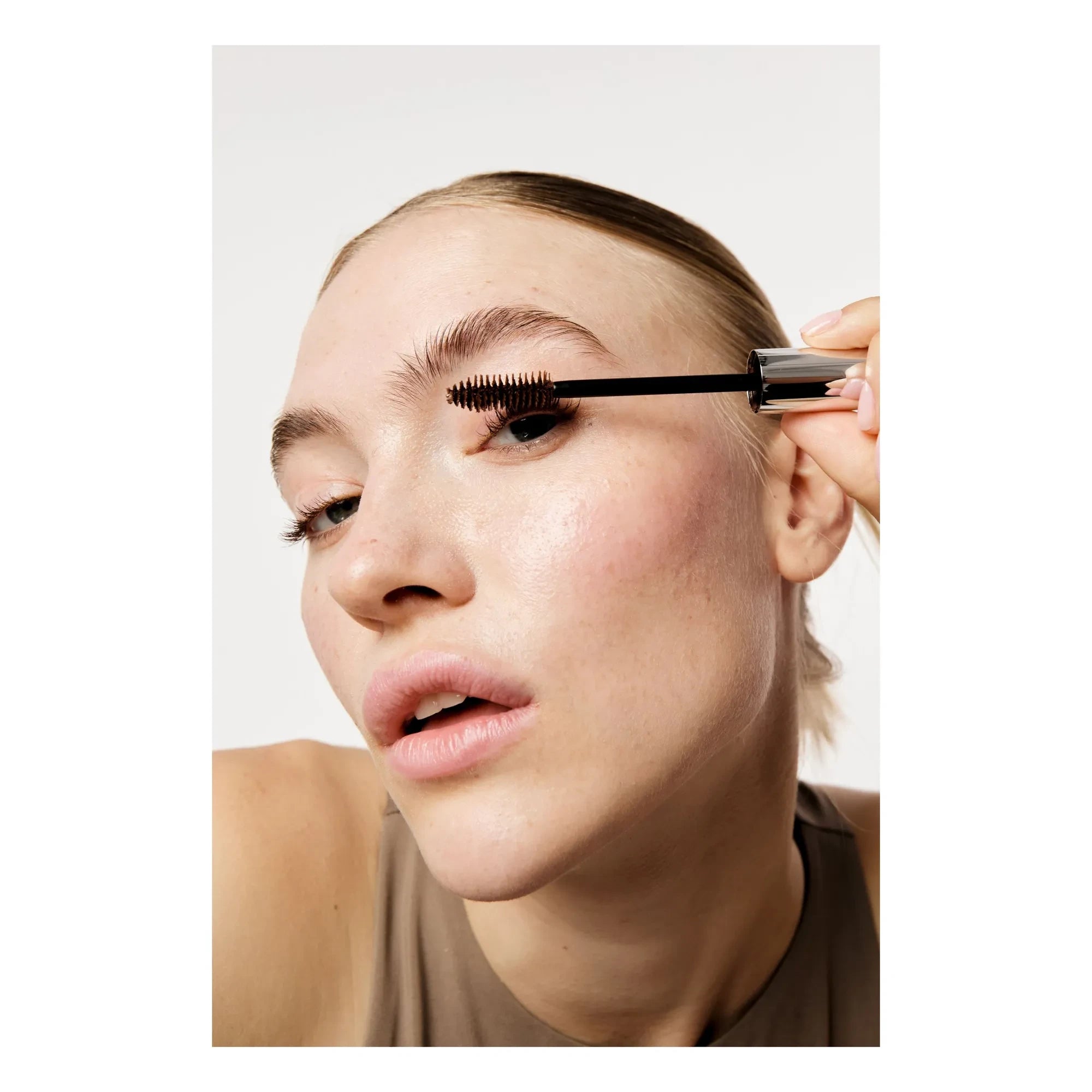 AIME - Máscara de pestañas Lash Care y Volumen | Marrón