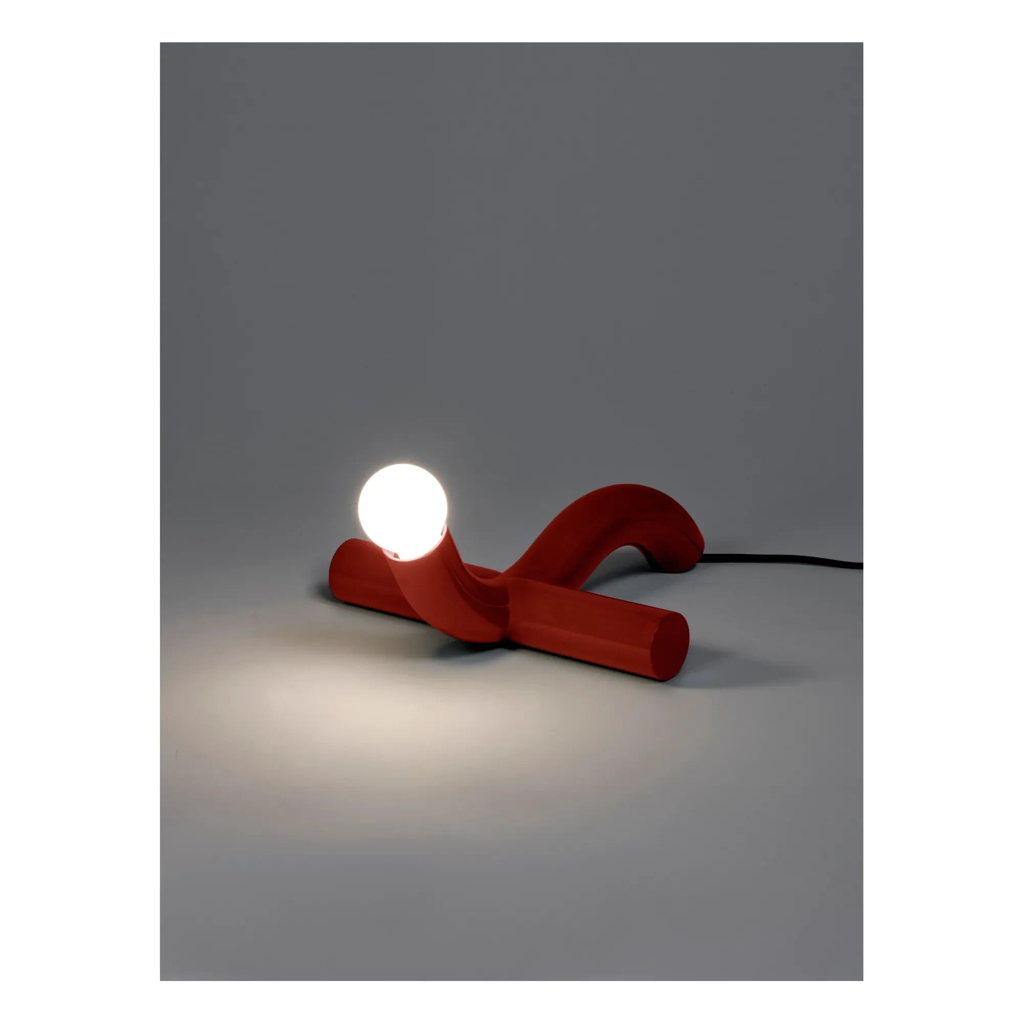 Valerie Objects - Lámpara de mesa La Due | Rojo
