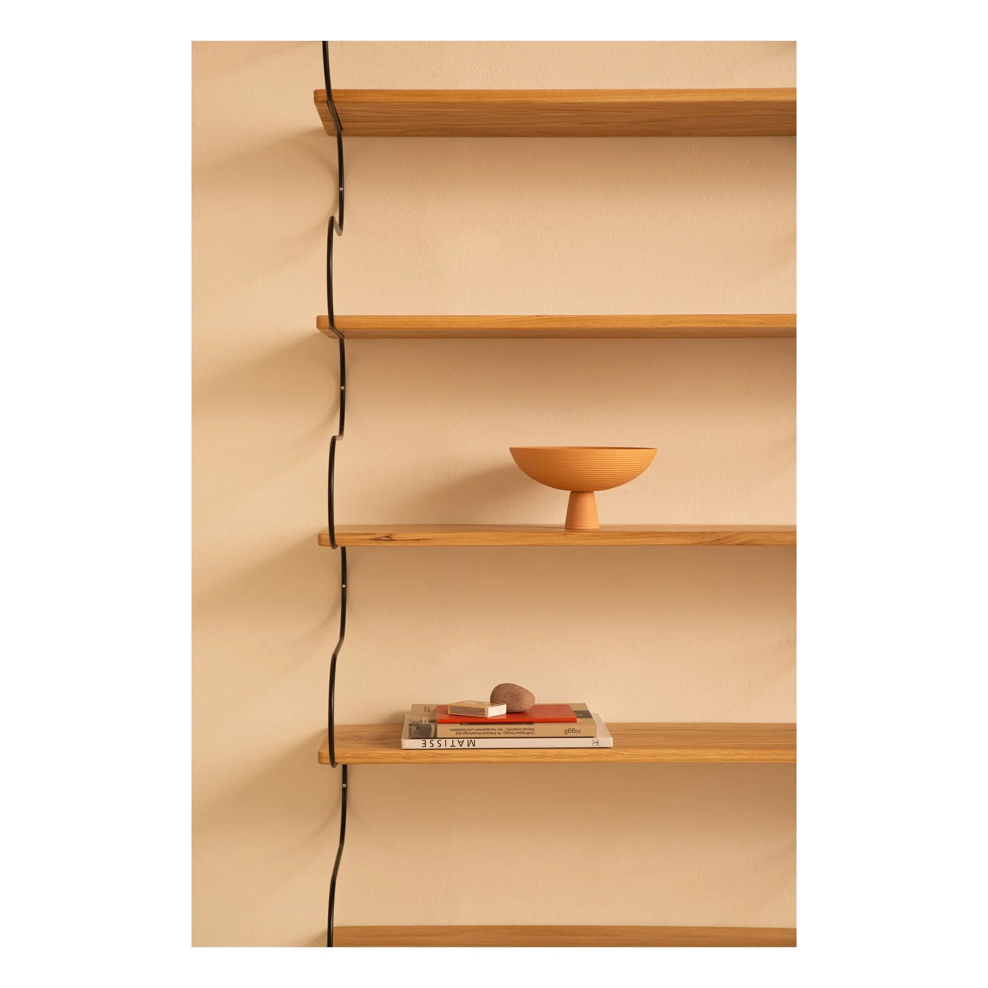 Schneid Studio - Estante de madera de roble Onda | Negro