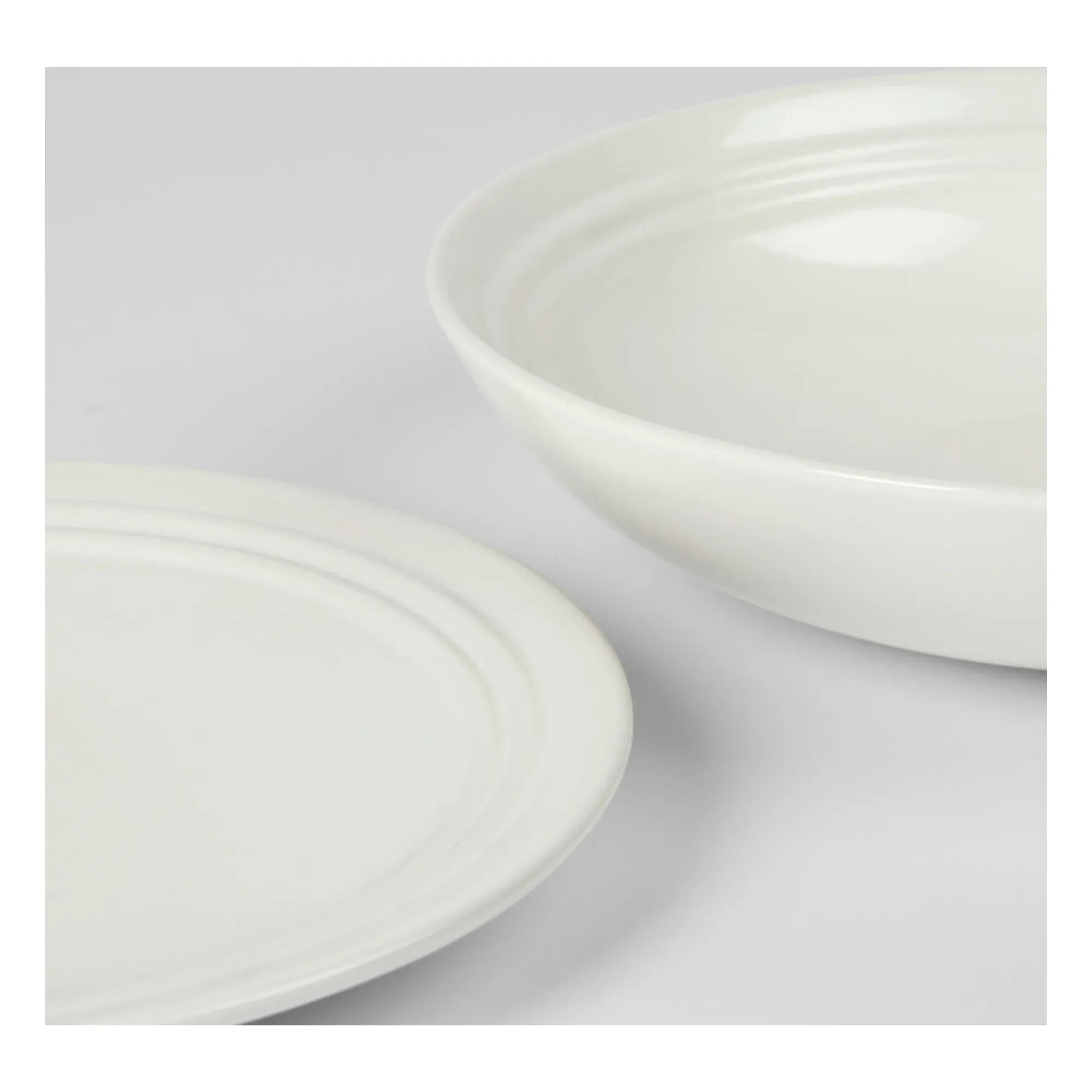 Broste Copenhagen - Plato hondo de cerámica Stevns | Blanco