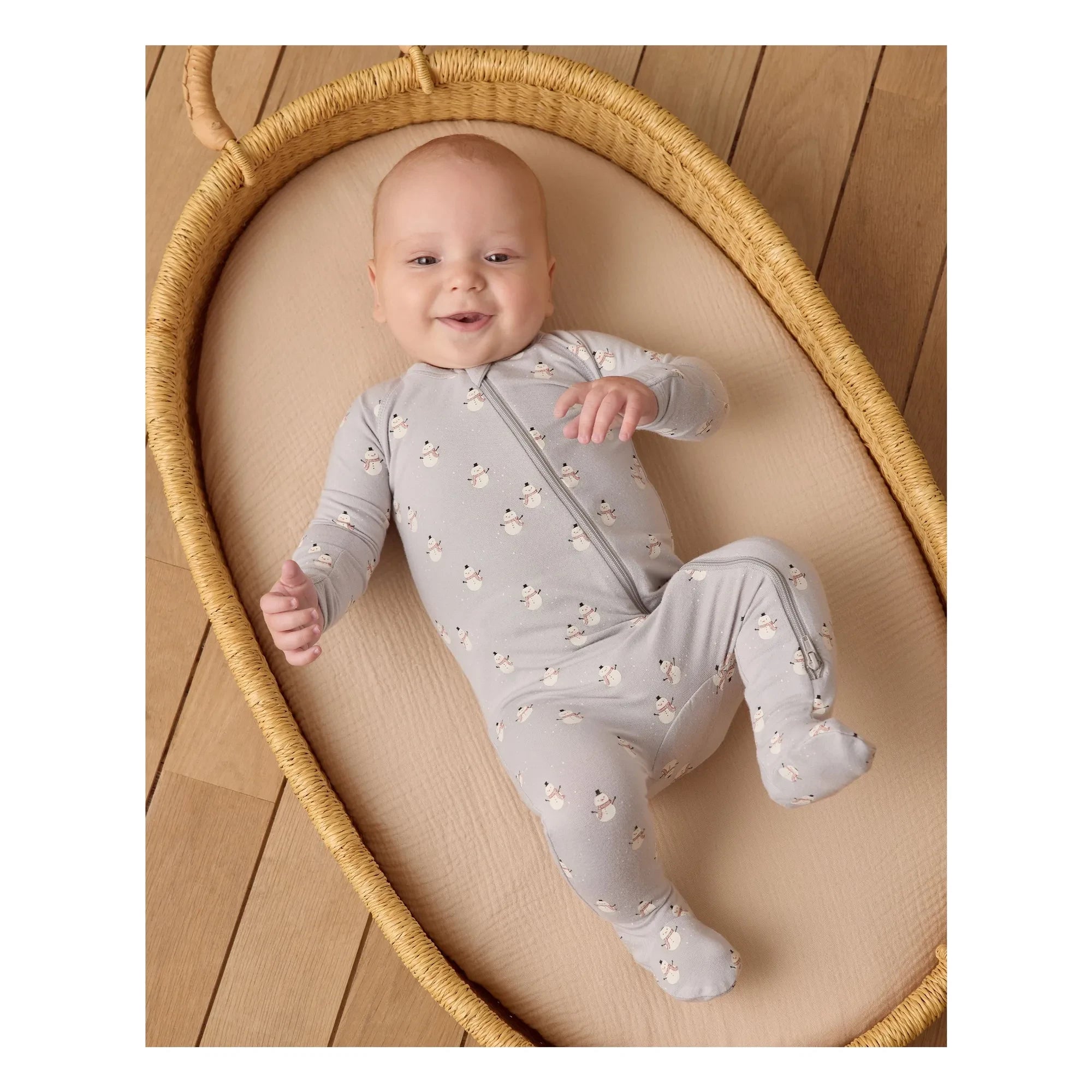 Quincy Mae - Mono con pies y diseño de muñeco de nieve | Gris