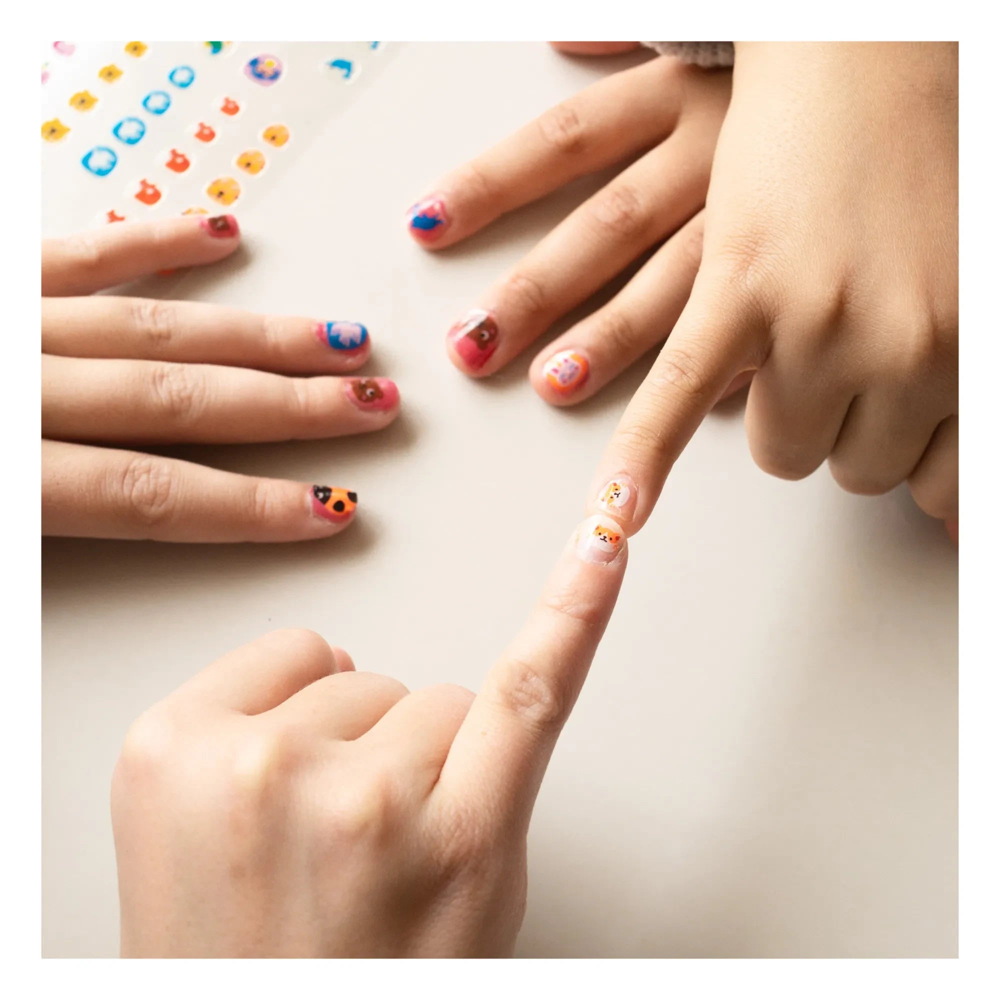 Omy - Amigos - Calcomanías para uñas