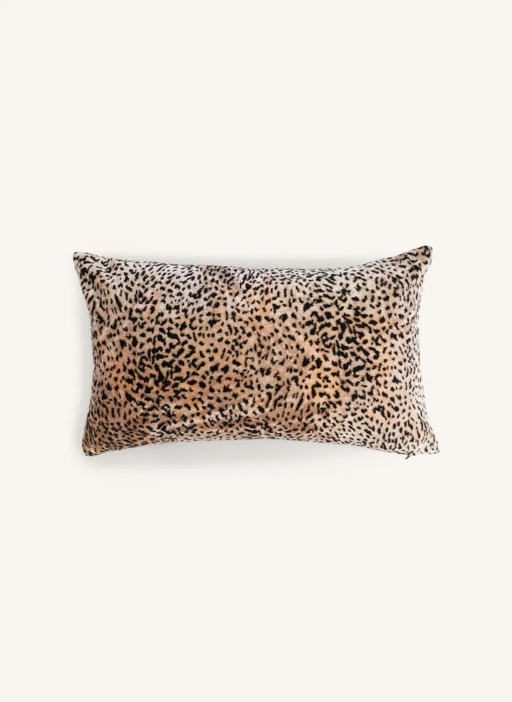 The Socialite Family - Carino Roseanna x The Socialite Family Almohada de terciopelo jacquard con estampado de leopardo | Leopard