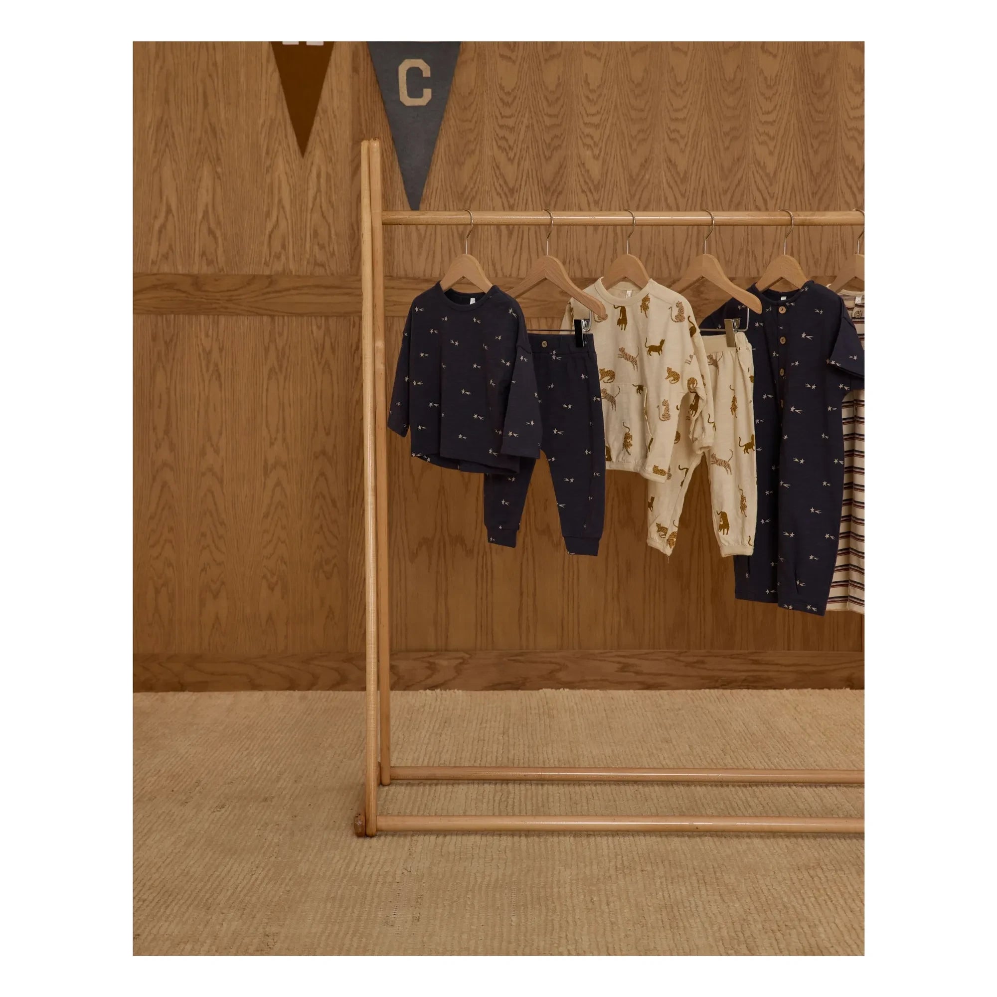 Rylee + Cru - Conjunto de camiseta y pantalón Tigers | Crudo