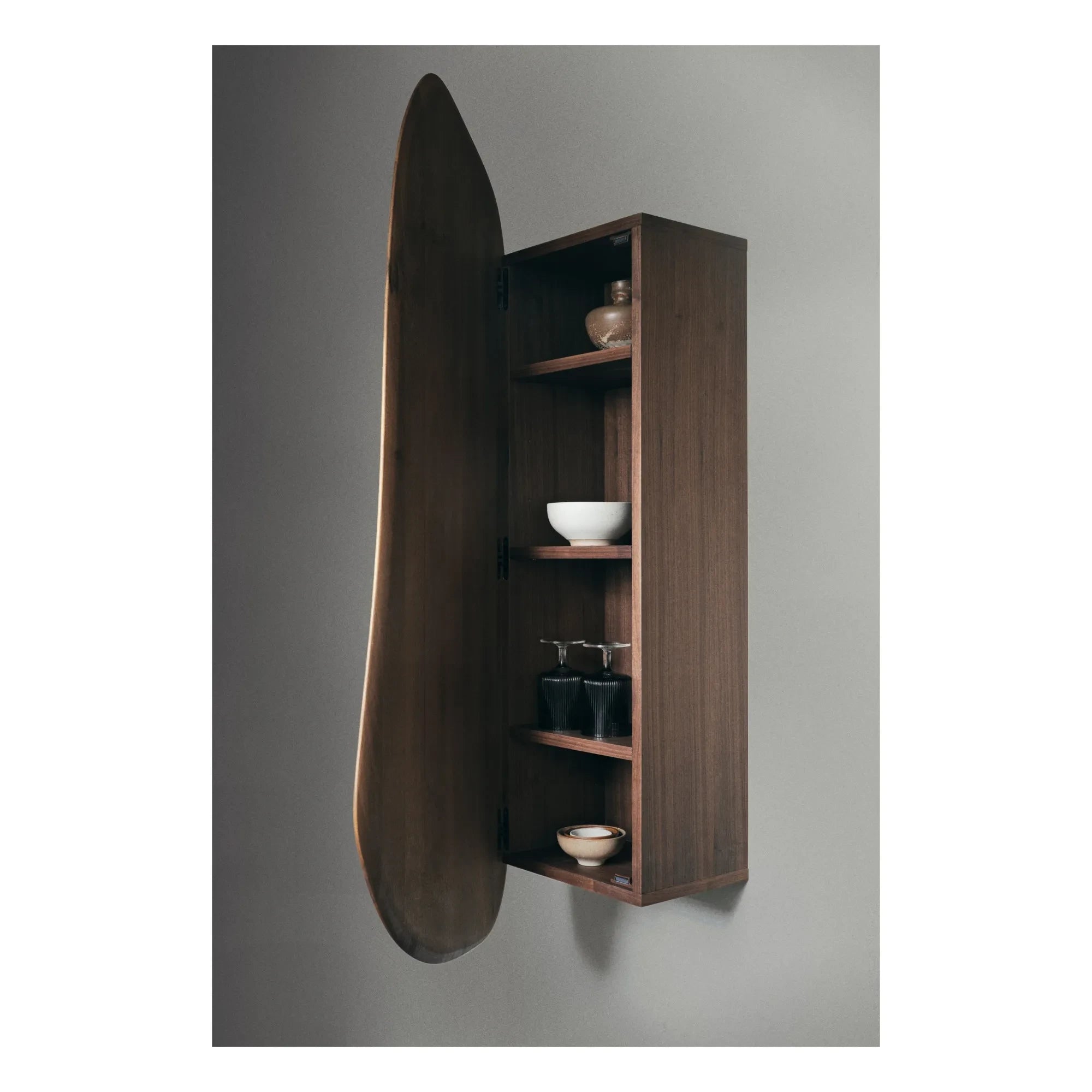 Ferm Living - Armario de pared Feve | Nogal