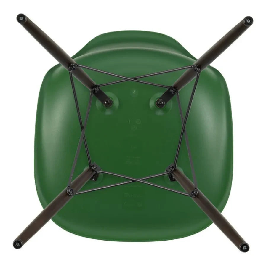 Vitra - Silla de plástico DSW - base de arce - Charles & Ray Eames | Verde esmeralda