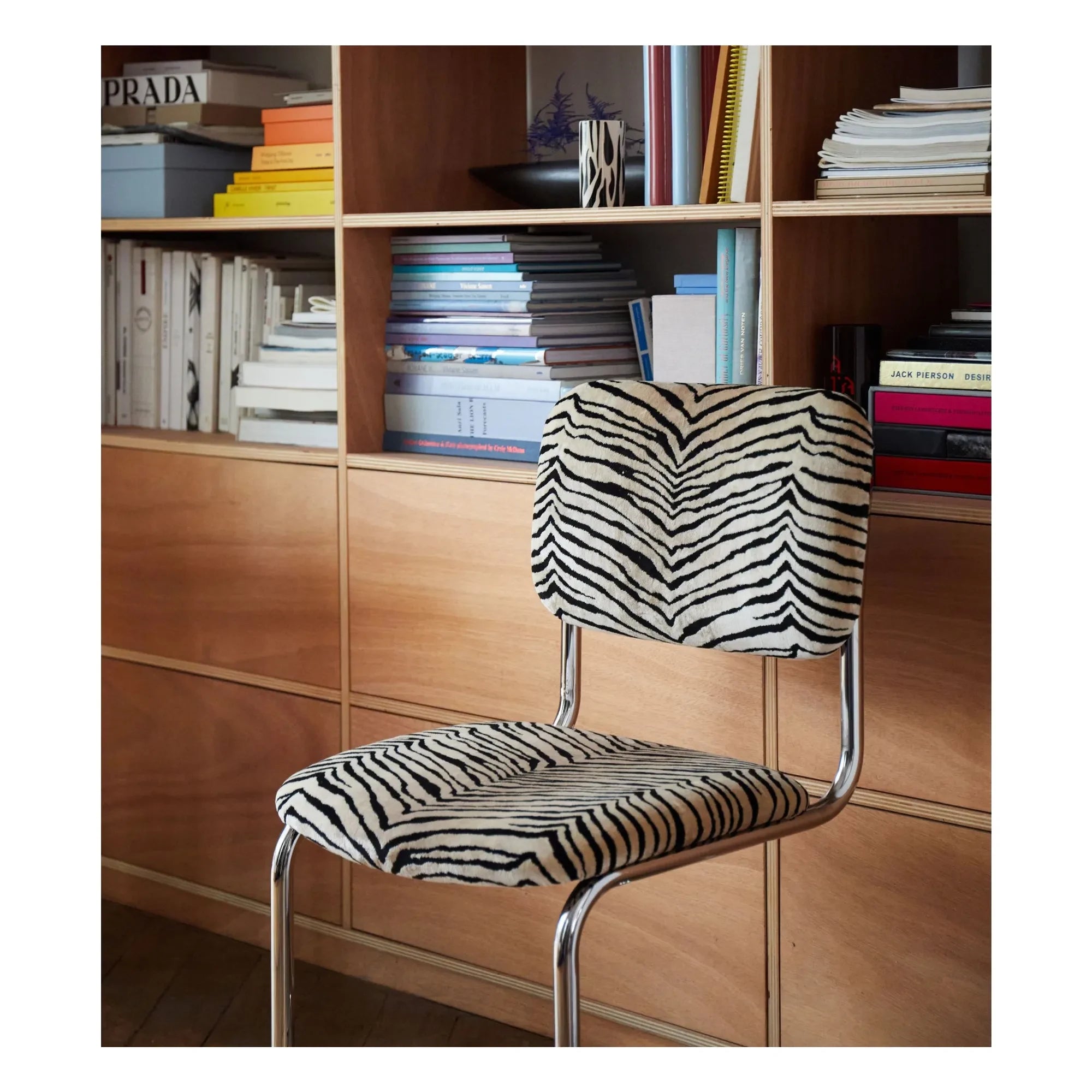 The Socialite Family - Silla Classica de terciopelo Tiger | Tiger