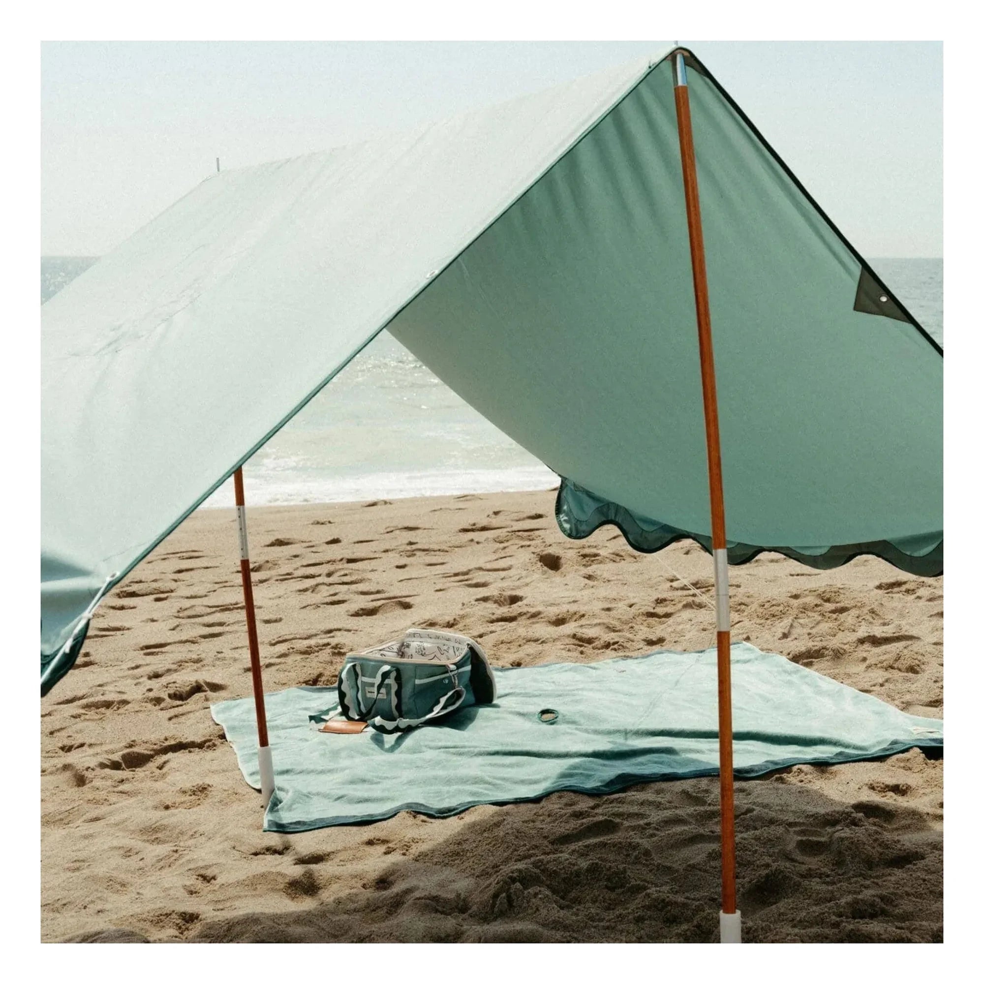 Business & Pleasure Co. - Toalla de playa perforada | Verde
