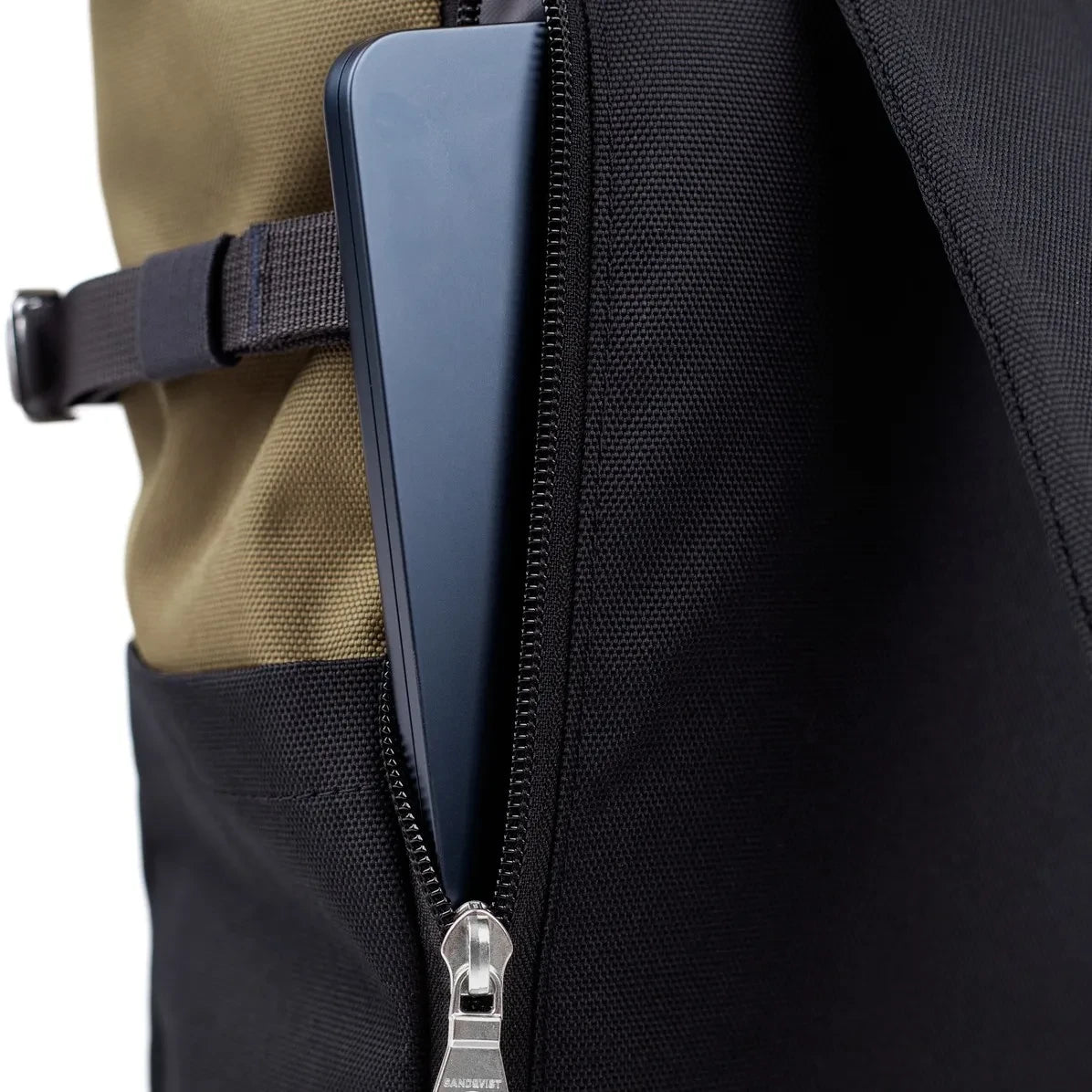 Sandqvist - Mochila Icon Rolltop 14 | Caqui