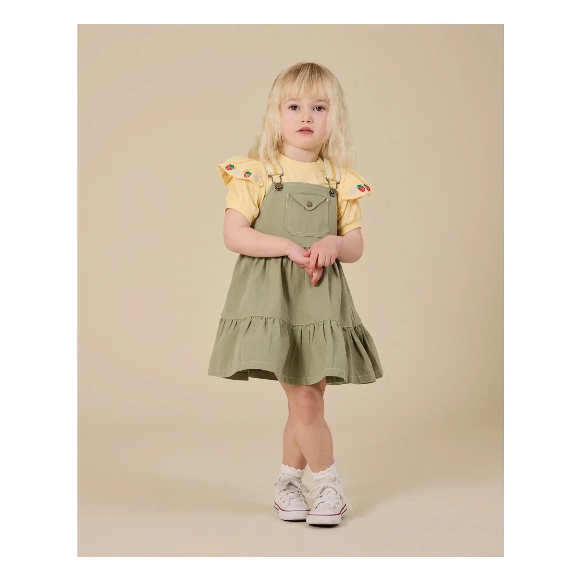 Goldie + Ace - Camiseta con volantes y detalle de fresa | Amarillo