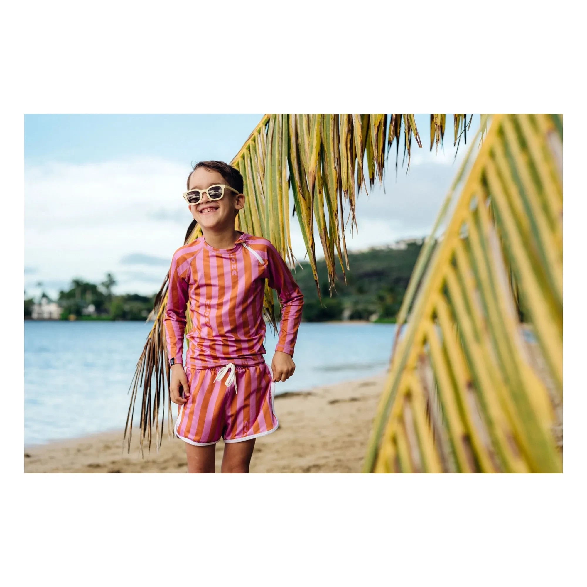 Beach & Bandits - Bañador tipo bóxer con protección UV y rayas Aloha de fibras recicladas | Rosa
