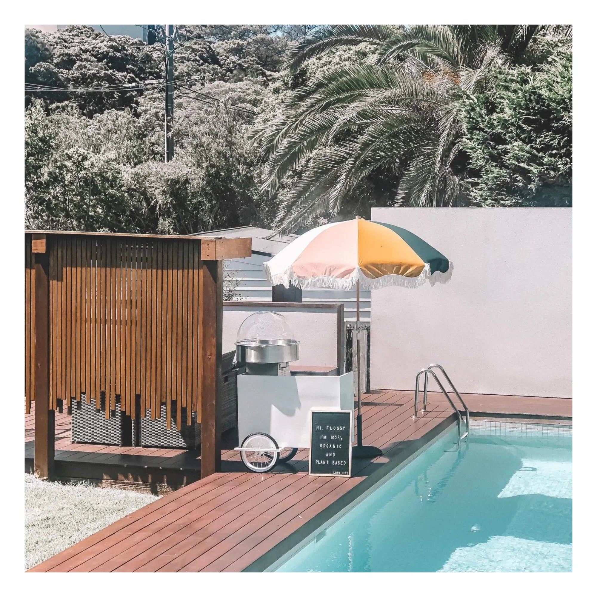Business & Pleasure Co. - Sombrilla de playa premium con flecos