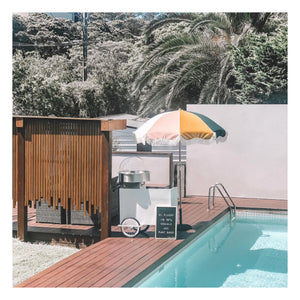 Business & Pleasure Co. - Sombrilla de playa premium con flecos