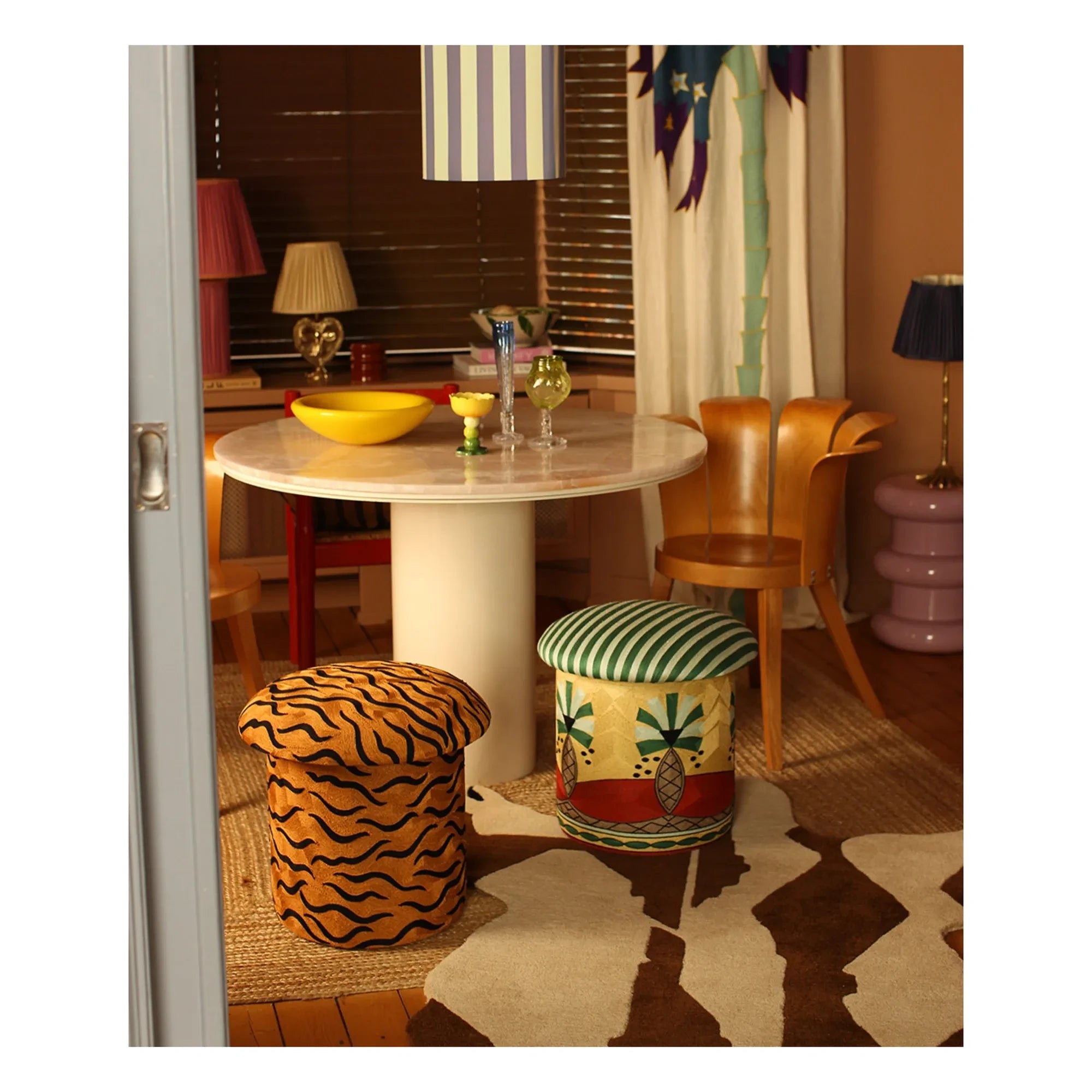 Puf bordado "Maya" de Doing Goods | Camello