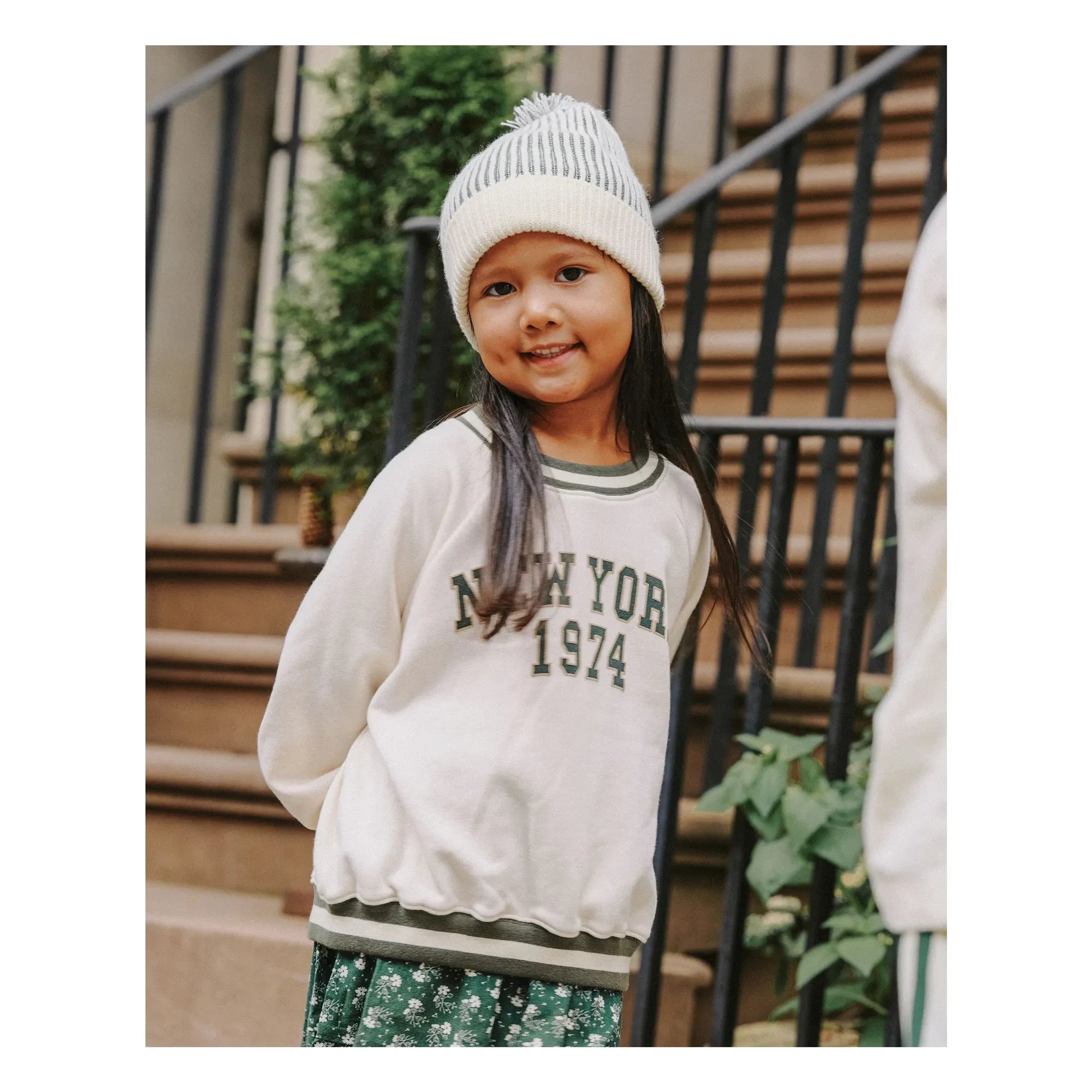 Rylee + Cru - Sudadera Raglán New York Mini | Crudo