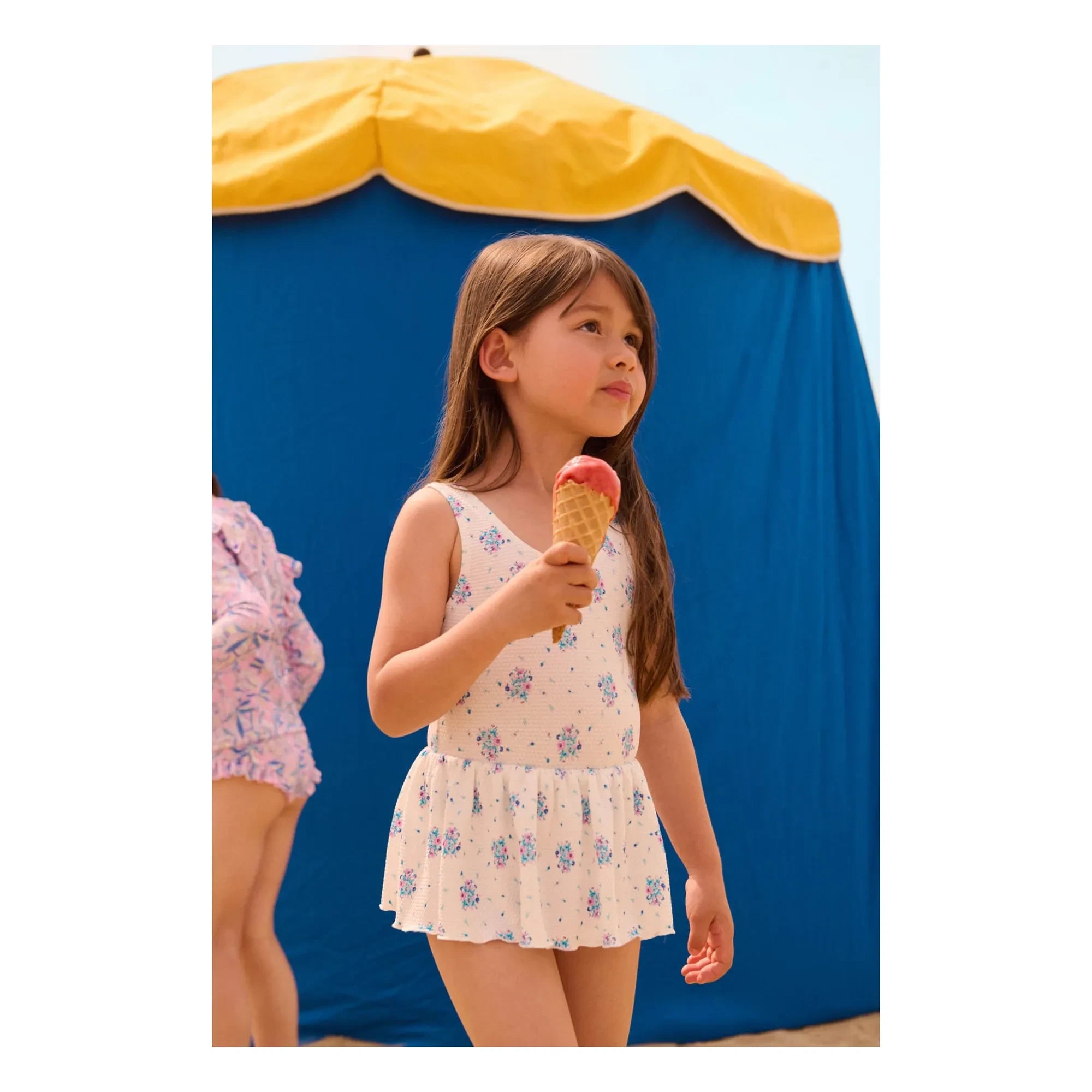 Louise Misha - Bañador Kalinda con estampado floral y falda waffle, fibra reciclada | Crema