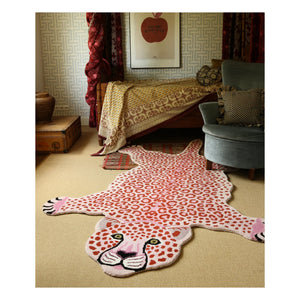 Doing Goods - Alfombra de lana rosa con estampado de leopardo | Rosa