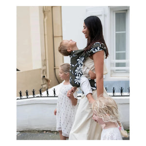 Mama Hangs - Mochila portabebés Carry & Bloom | Caqui