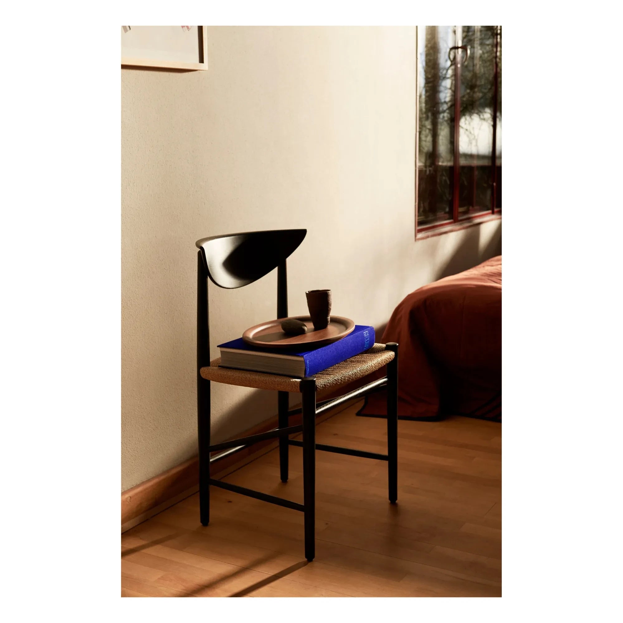 & Tradition - Silla de madera ranurada HM3 | Roble negro