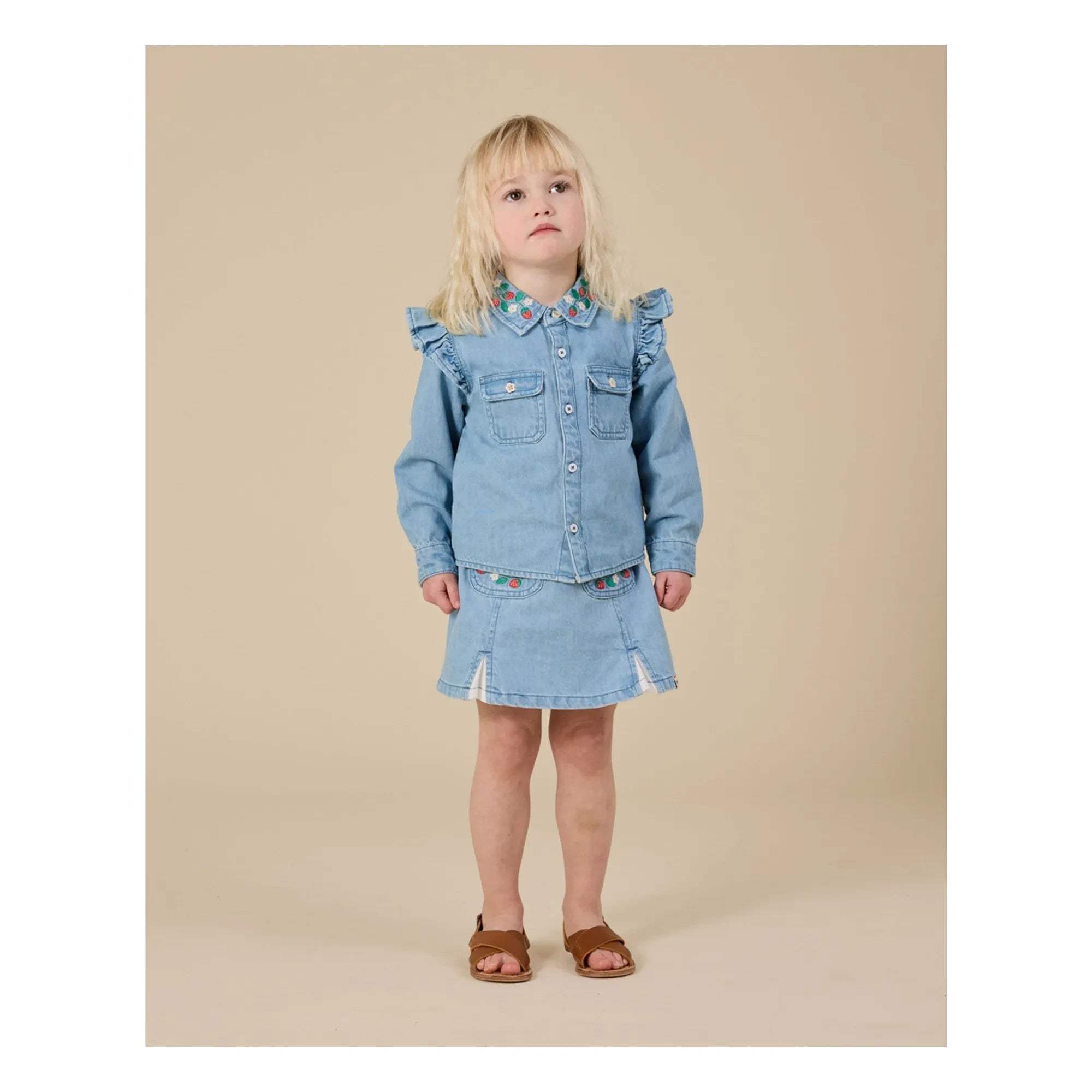 Goldie + Ace - Falda chambray con fresas | Azul