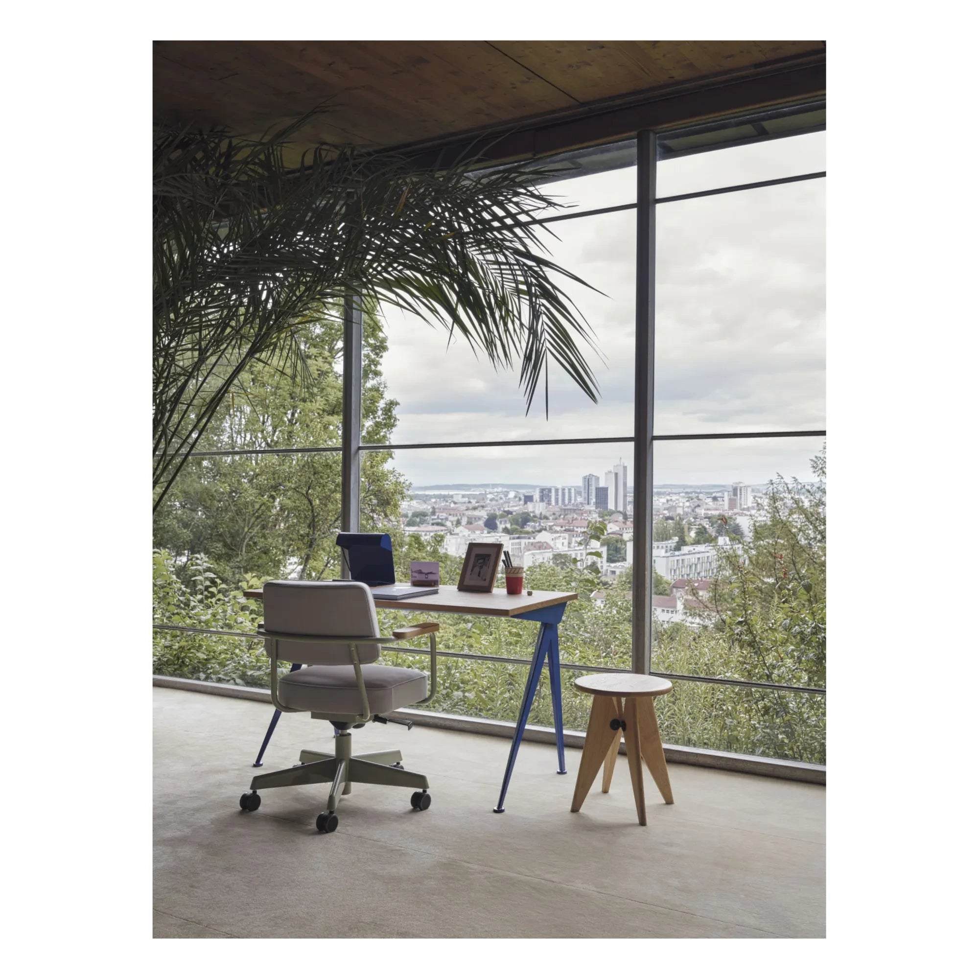 Vitra - Lámpara de oficina - Jean Prouvé | Azul eléctrico