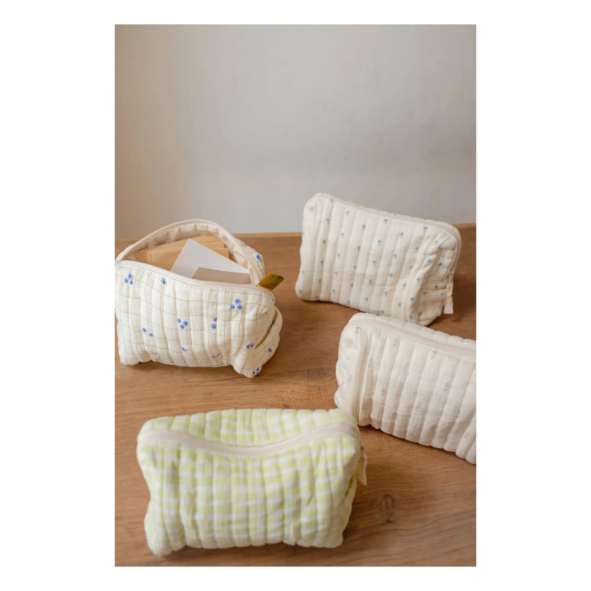 Soft Spot - Neceser de algodón orgánico con diseño de arándanos