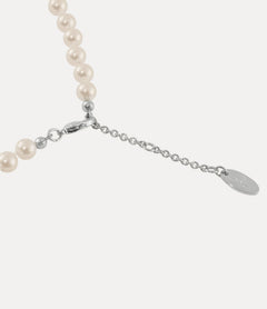 Vivienne Westwood - Gargantilla con perlas en miniatura en relieve