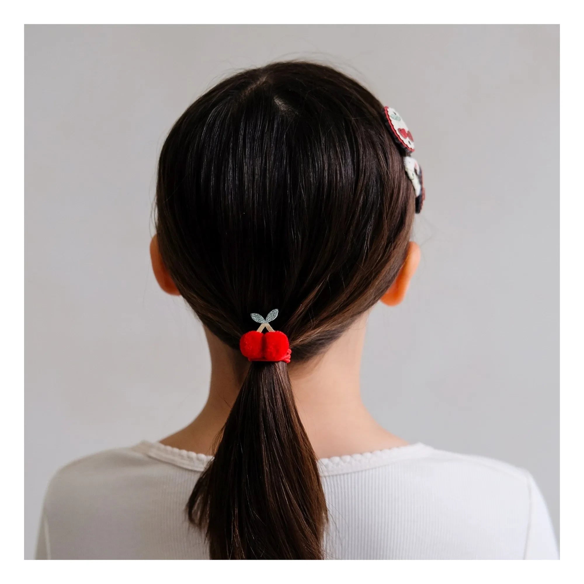 Mimi & Lula - Set de 4 coleteros con pompones de cerezas | Rojo