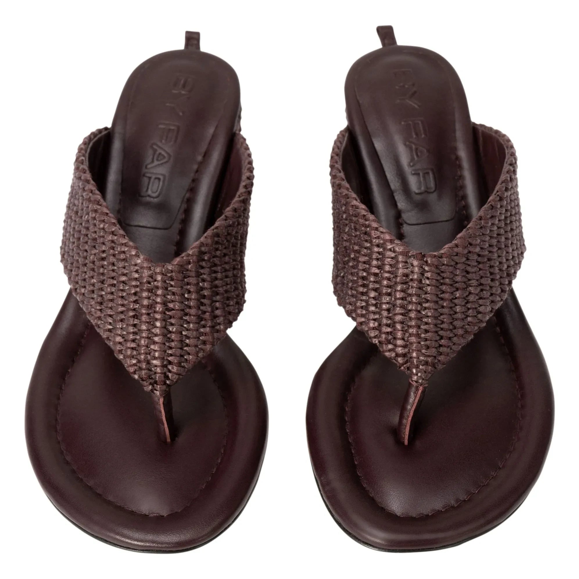 BY FAR - Sandalias Dasha de piel y rafia | Borgoña