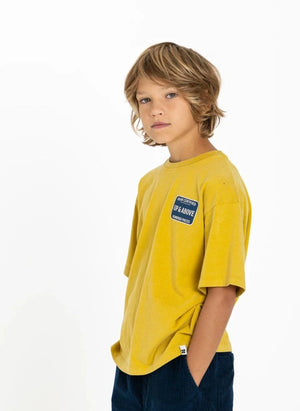 Hundred Pieces - Camiseta de Algodón Orgánico Certificada por Finn | Mostaza