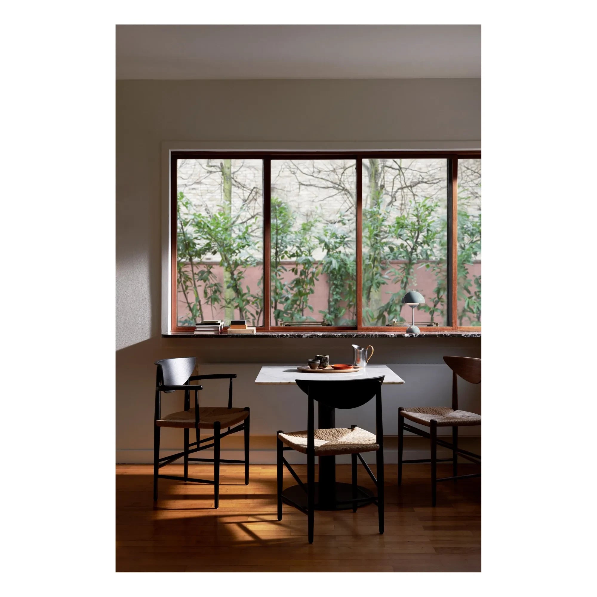 & Tradition - Silla de madera ranurada HM3 | Roble negro